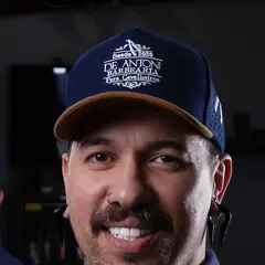 Andrés, kapper bij alma.