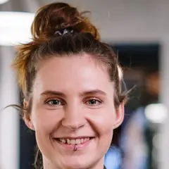 Lucía, kapper bij alma.